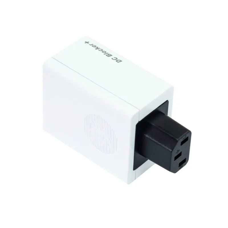 iFi Audio DC Blocker+ — Presa IEC di uscita
