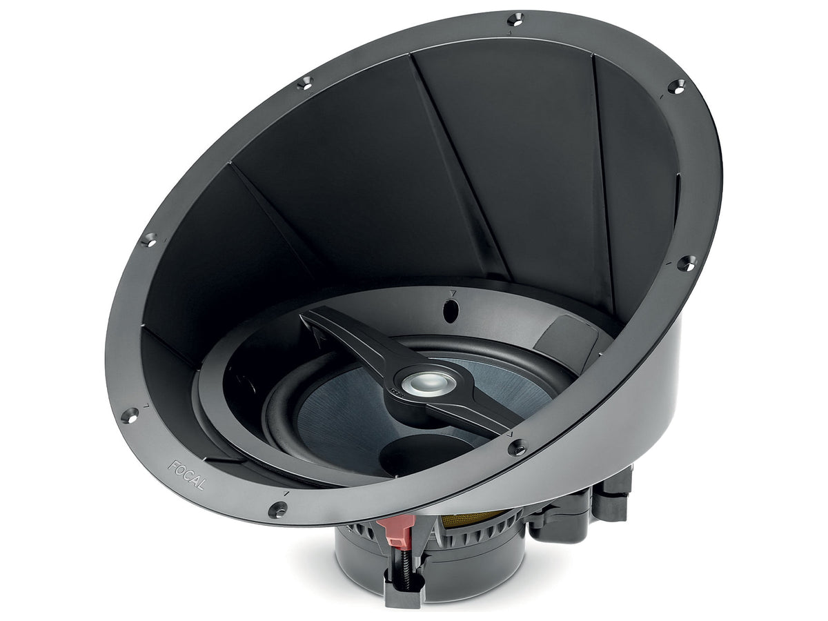 Focal Littora 200 ICW8, vista di tre quarti, sulla staffa inclinata