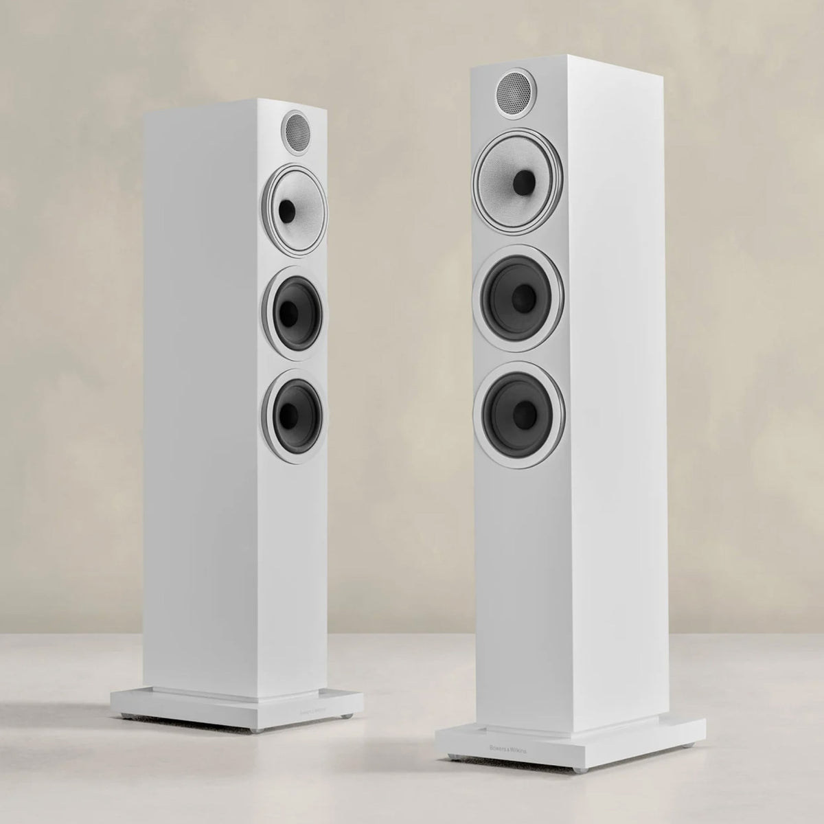 B&W 704 S3 — Ambientata