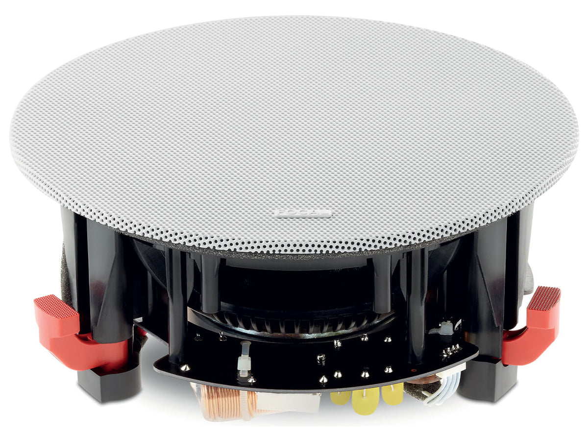 Focal 100 IC6ST, vista di tre quarti, con griglia rotonda