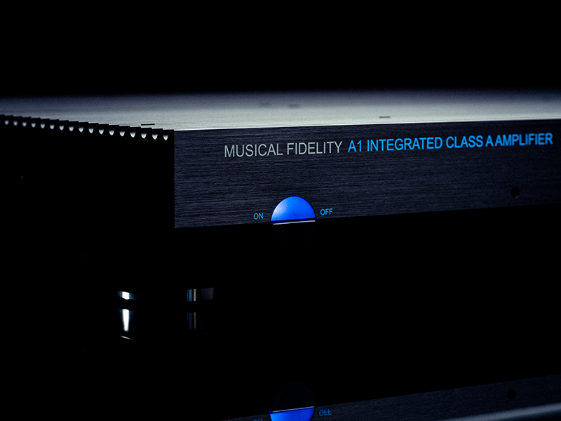 Musical Fidelity A1 — Vista laterale