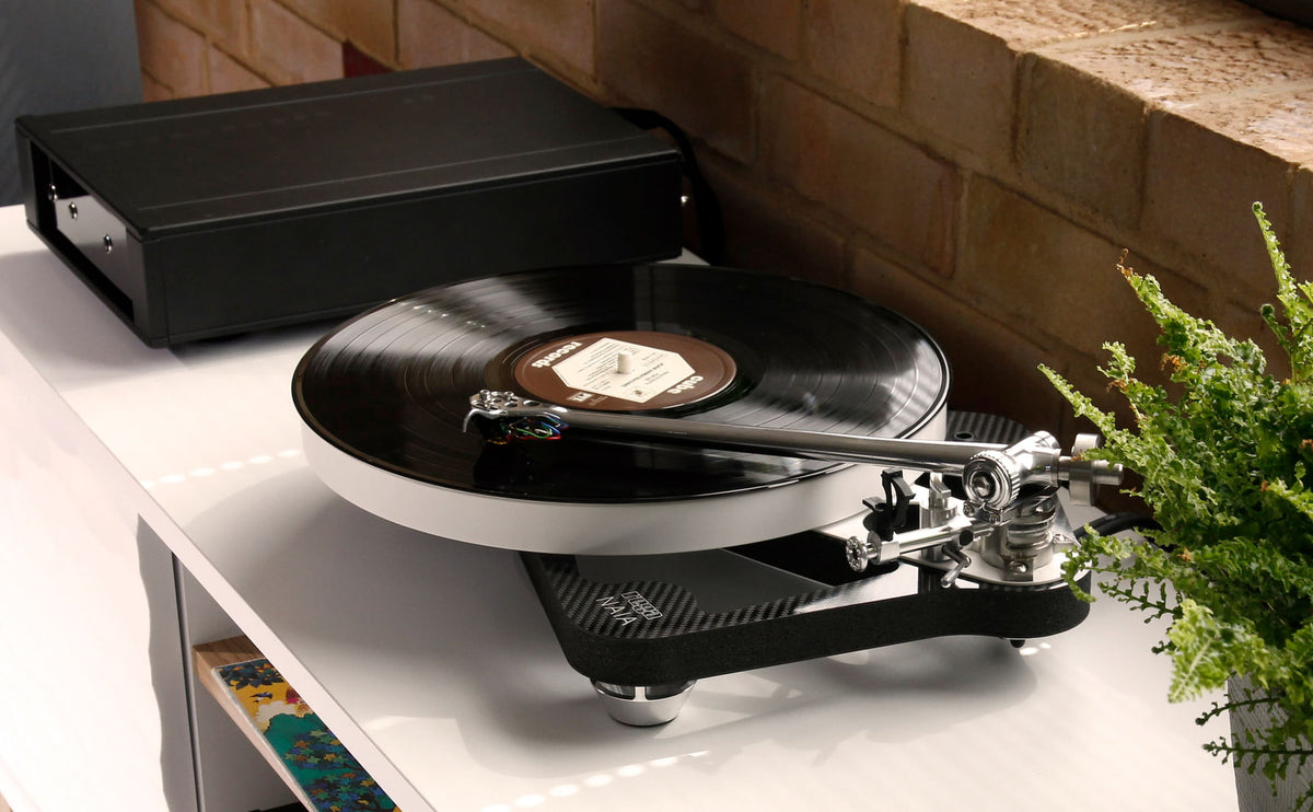 Rega RB TITANIUM, foto ambientata