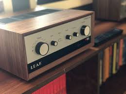 Leak STEREO 130 walnut